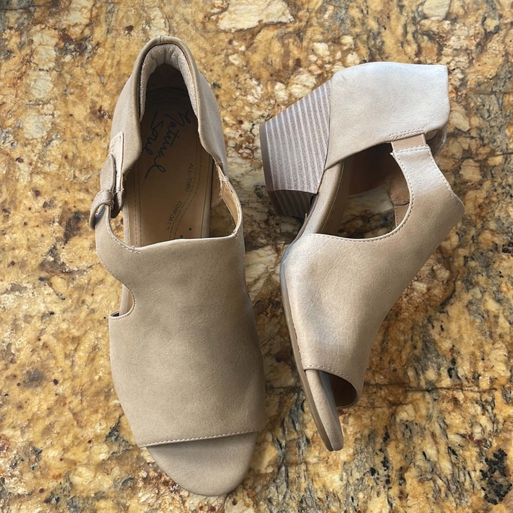 Natural Soul Peep Toe Heels